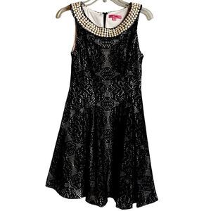 Betsey Johnson holiday black lace overly dress with pearl collar women’s size 4